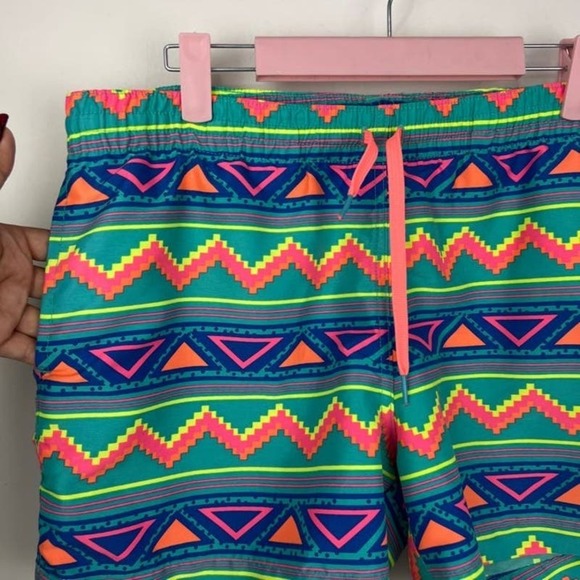 Chubbies chevron print neon colors swim shorts mens size medium - Picture 2 of 4